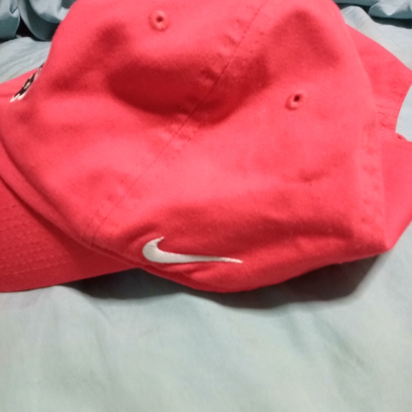 Nike hat with strap back - Picture 2 of 4